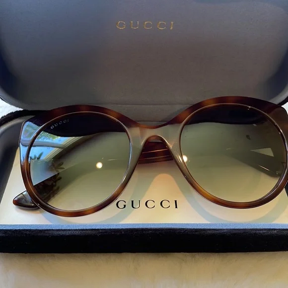 Gucci GG0028 Sunglasses feature an oversized cat-eye shape for women in brown. - Picture 10 of 11